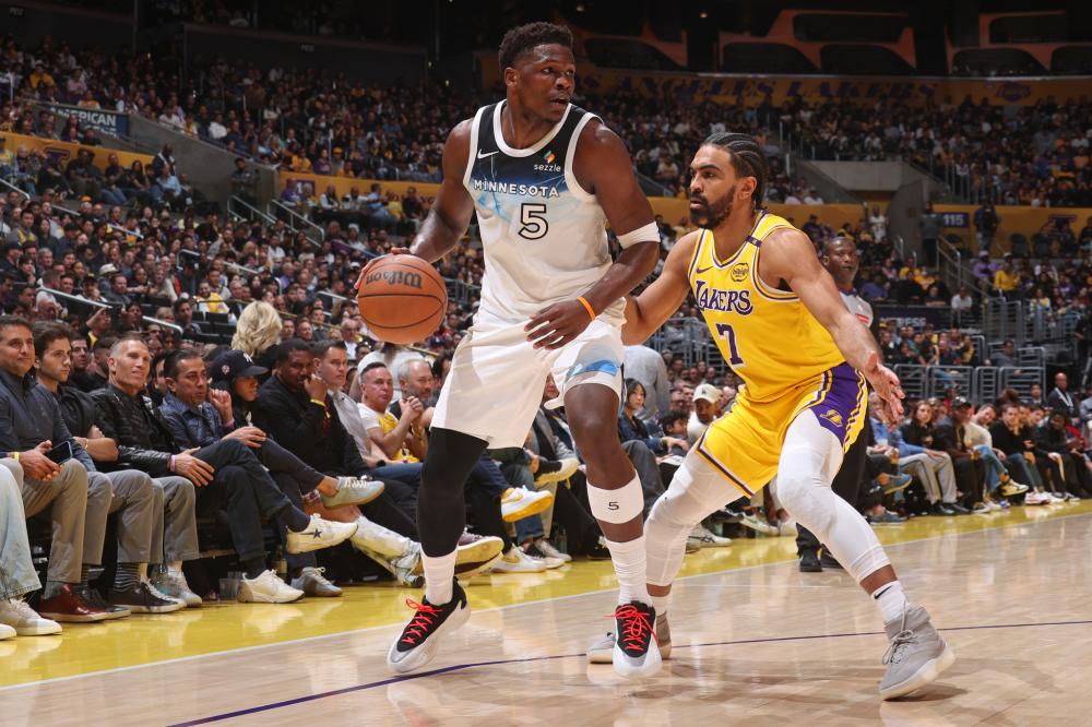 乙表现出色 乙表现出色